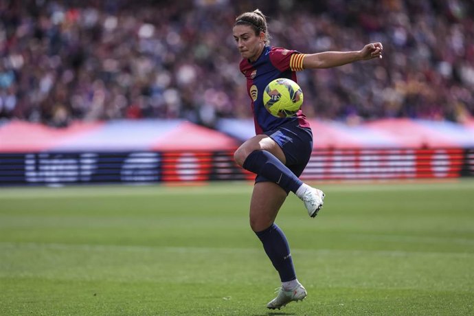 Archivo - Alexia Putellas of FC Barcelona in action during the Spanish Women league, Liga F, football match played between FC Barcelona and Real Madrid CF at Estadi Olimpic Lluis Companys on March 23, 2025 in Barcelona, Spain.