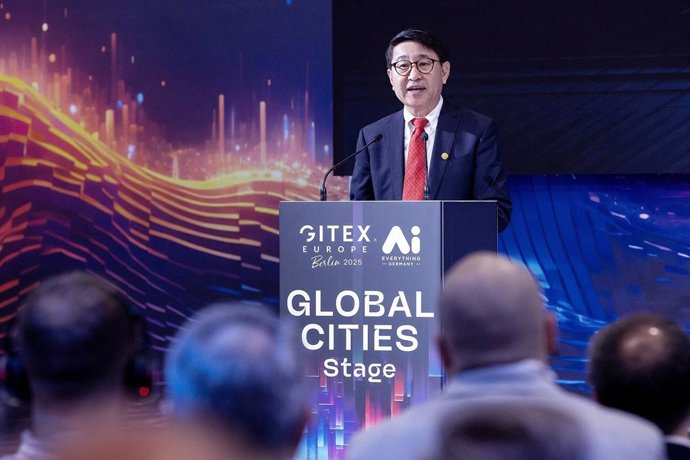 Tony Yu, President & CEO of H3C, delivered a keynote speech at H3C NAVIGATE Global Summit 2025