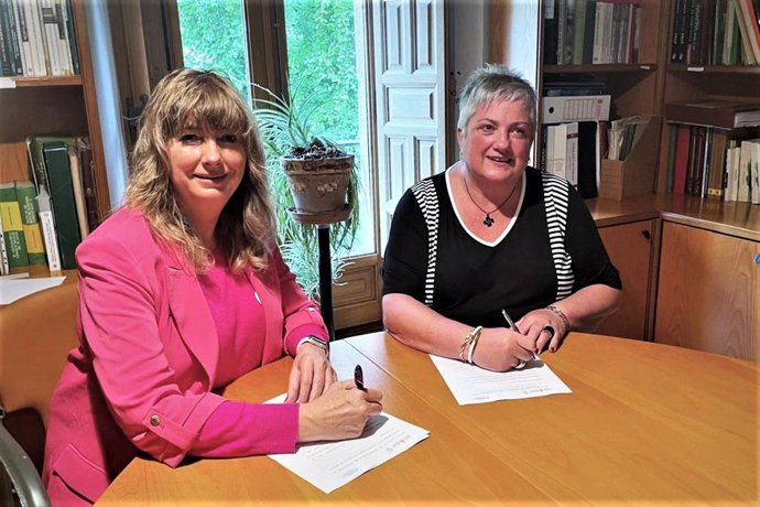 La vicepresidenta Ana Ollo y Laura Igantzi Mitxelena, presidenta de la asociación Euskal Artzainak Ameriketan.