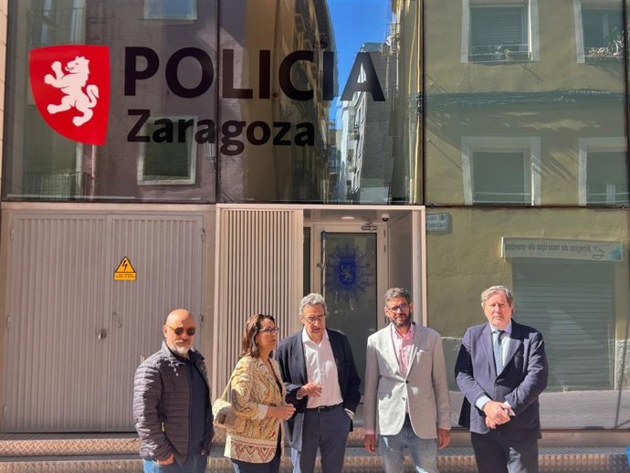 Los concejales del grupo municipal de Vox en el Ayuntamiento de Zaragoza visitan las obras de la Comisaría de la Policía Local en el Casco Histórico