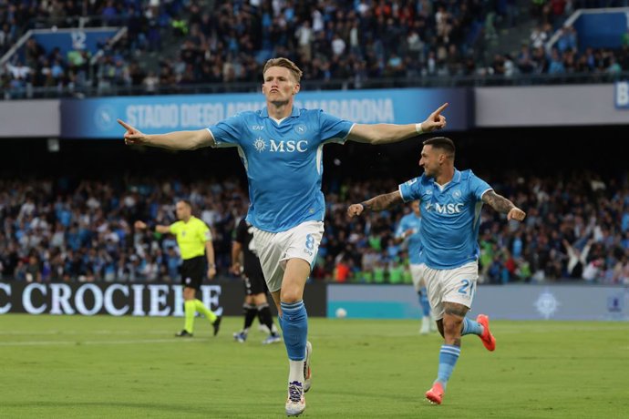Archivo - Arquivo - 04 de outubro de 2024, Itália, Nápoles: Scott McTominay, do Napoli, comemora o primeiro gol de sua equipe durante a partida de futebol da Série A italiana entre SSC Napoli e Como 1907 no Estádio Diego Armando Maradona. Foto: Alessandro