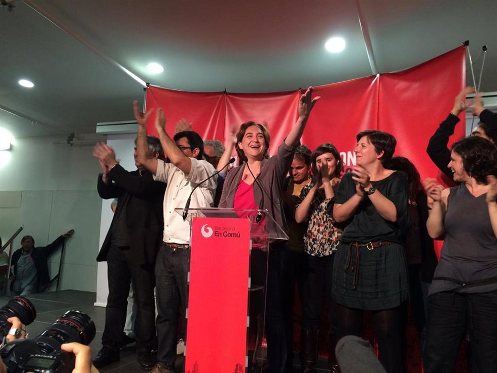 Archivo - La exalcaldesa de Barcelona, Ada Colau, celebrando la victoria en las elecciones municipales de 2015