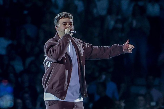 Archivo - El cantante Quevedo durante una actuación en el Wizink Center, a 5 de mayo de 2023, en Madrid (España). Quevedo desembarca hoy en el Wizink Center de Madrid con su gira ‘DQE TOUR’. El artista canario ofrece su primer concierto en solitario en la