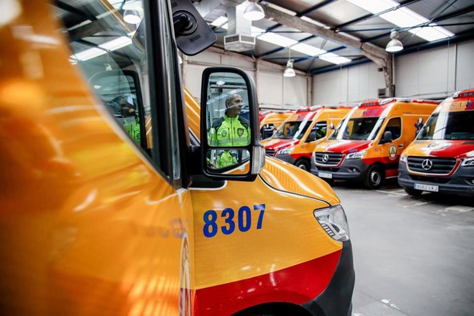 Archivo - Ambulancias en la Base 0 de SAMUR - Protección Civil, en Casa de Campo
