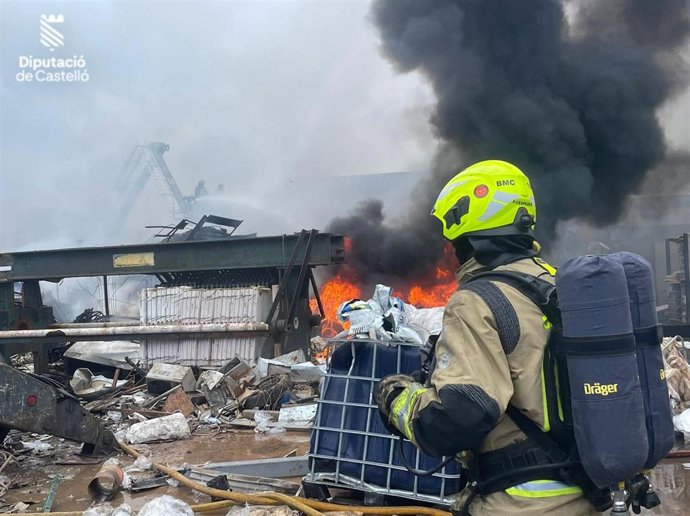 Incendio en la fábrica de Burriana