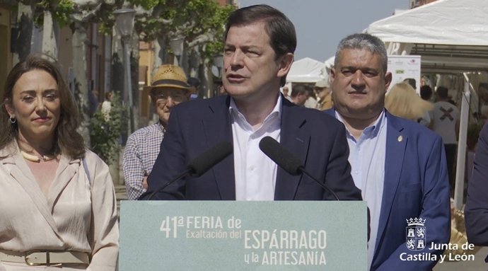 El presidente de la Junta de Castilla y León, Alfonso Fernández Mañueco, inaugura la 41 Feria de Exaltación del Espárrago y de la Artesanía de Tudela de Duero