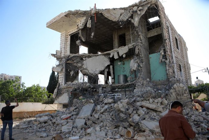 May 21, 2025, Hebron, West Bank, Palestinian Territory: Israeli occupation forces demolished part of a residential building belonging to the family of martyr Abdul Qader al-Qawasmeh in the city of Hebron, on May 21, 2025. Al-Qawasmeh was killed in an oper