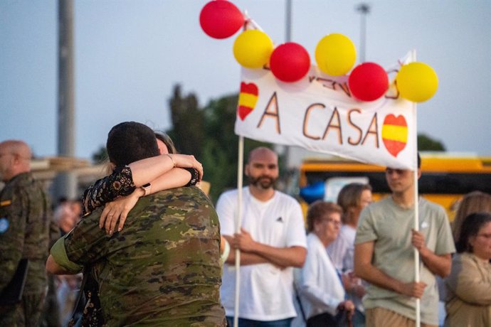 Recepción a los brigadistas por sus familiares y seres queridos.