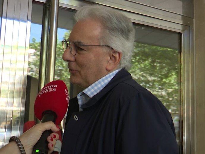 ÁLVARO VARGAS LLOSA