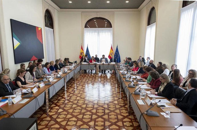 La ministra de Juventud e Infancia, Sira Rego, durante la reunión del Pleno de la Conferencia Sectorial de Infancia y Adolescencia, en la sede del Ministerio de Política Territorial y Memoria Democrática, a 5 de mayo de 2025, en Madrid (España).