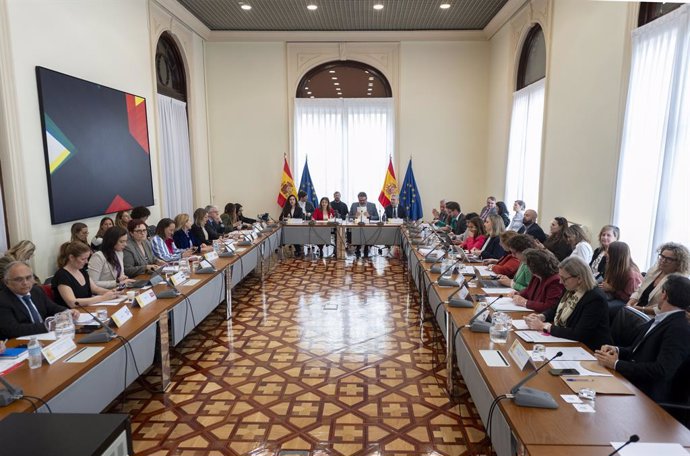 La ministra de Juventud e Infancia, Sira Rego, durante la reunión del Pleno de la Conferencia Sectorial de Infancia y Adolescencia, en la sede del Ministerio de Política Territorial y Memoria Democrática, a 5 de mayo de 2025, en Madrid (España). Este encu