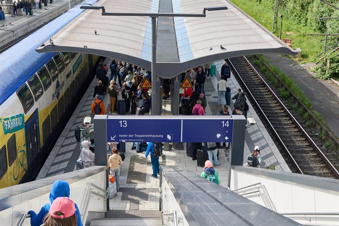 Pasajeros en la Estación Central de Hamburgo (archivo)
