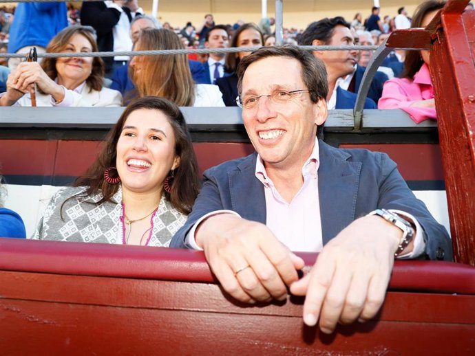 TERESA URQUIJO Y JOSÉ LUIS MARTÍNEZ-ALMEIDA