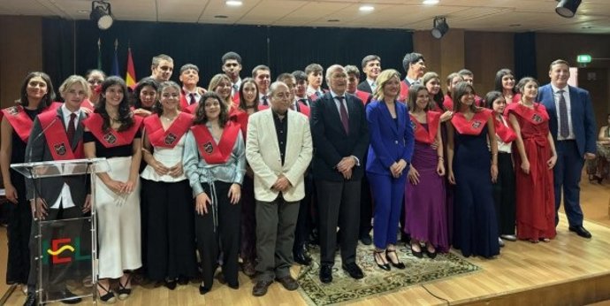 La ministra de Educación, Formación Profesional y Deportes, Pilar Alegría, en la ceremonia de graduación del alumnado de segundo de bachillerato del Instituto Español Giner de los Ríos en Lisboa.