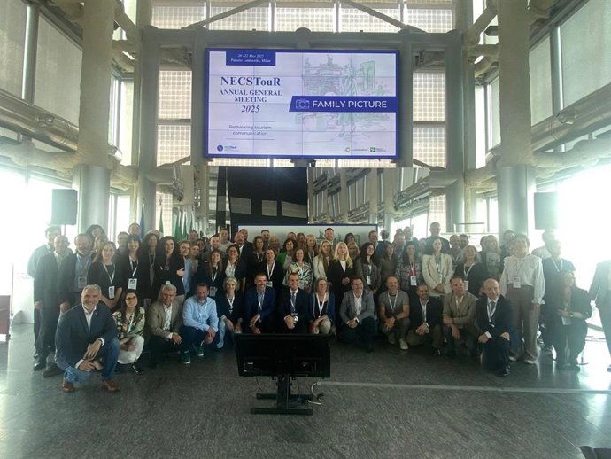 El director de la Aetib participa en Milán en la asamblea general de la red de regiones sostenibles NECSTouR