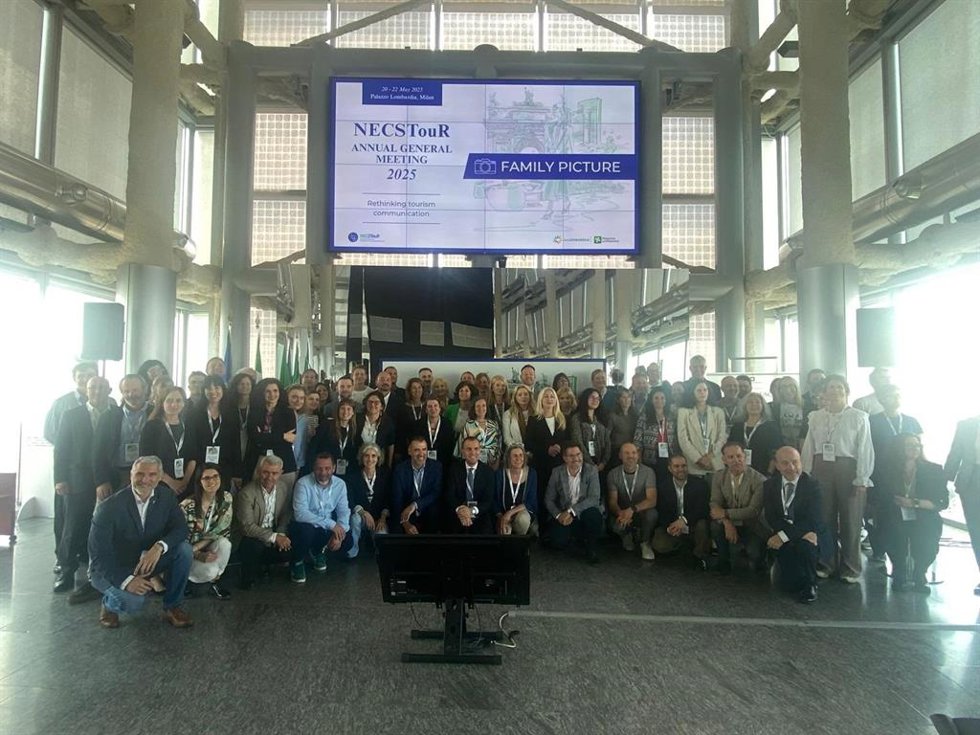El director de la Aetib participa en Milán en la asamblea general de la red de regiones sostenibles NECSTouR