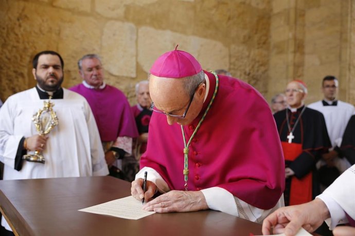 Jesús Fernández ya es obispo de Córdoba y se propone "ser servidor de todos" en una iglesia "misionera"