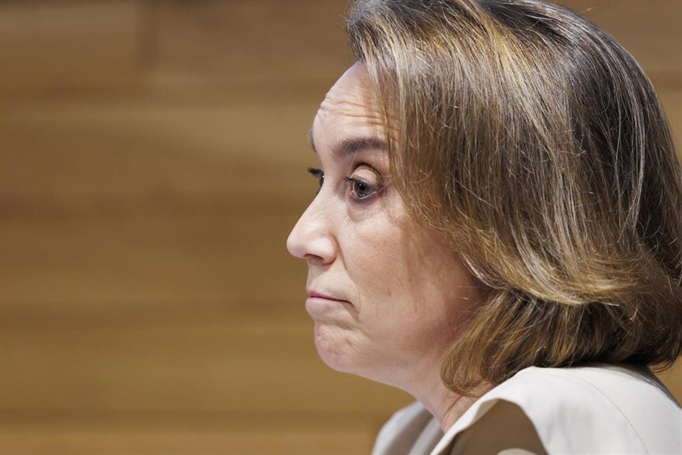 La secretaria general del PP, Cuca Gamarra, durante el nuevo Foro Radio Rioja organizado por Radio Rioja Cadena SER, en el Espacio Lagares, a 2 de mayo de 2025, en Logroño, La Rioja (España). 