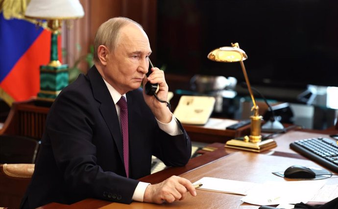 May 22, 2025, Moscow, Moscow Oblast, Russia: Russian President Vladimir Putin, speaks by phone with  Nikolai Volobuyev,mayor of the Belovsky district of Kursk region, from the Kremlin, May 22, 2025 in Moscow, Russia. Volobuyev was wounded in a Ukrainian d