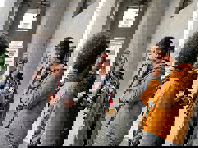 Representantes sindicales ante la Consejería de Educación.