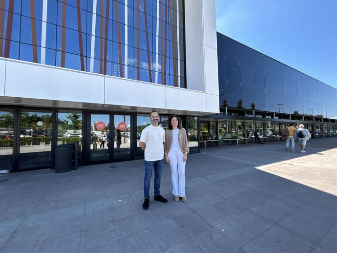 El alcalde de Siero, Ángel García, y la concejala de Políticas Sociales y Atención a las Personas, María José Fernández.