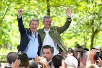 Feijóo, que ya tiene el aval de Rueda, recibe una caja con más de 2.000 firmas en la 'romería' del PP de A Coruña