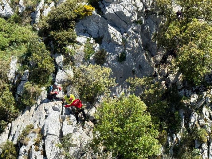 Rescatado en helicóptero un palentino de 64 años enriscado en la vía ferrata de La Hermida