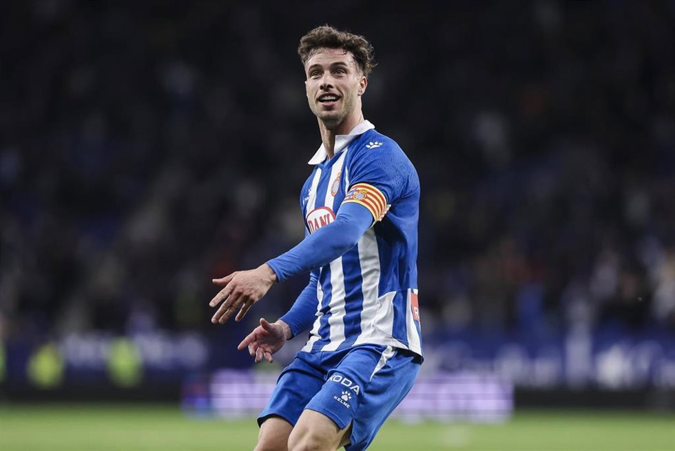 Archivo - Javi Puado celebra un gol con el RCD Espanyol.