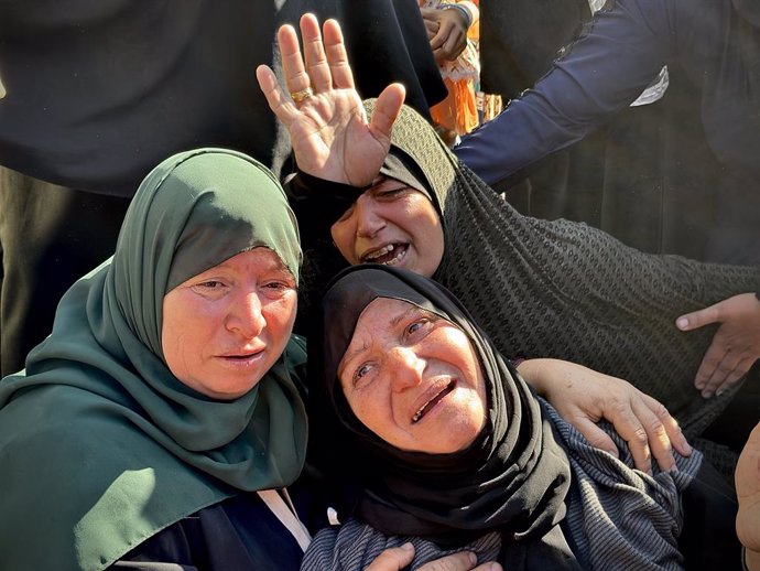 May 23, 2025, Khan Yunis, Gaza Strip, Palestinian Territory: Mourners react next to the body of a Palestinian killed in Israeli strikes, during a funeral at Nasser hospital, in Khan Younis, in the southern Gaza Strip.
