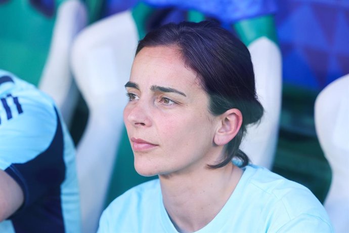 Renee Slegers, head coach of Arsenal FC, looks on during the UEFA Women's Champions League Final 2025 football match played between Arsenal WFC and FC Barcelona at Jose Alvalade Stadium on May 24, 2025, in Lisbon, Portugal.