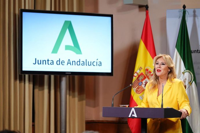 La consejera de Economía y portavoz del Gobierno andaluz, Carolina España, en una imagen de archivo en la rueda de prensa posterior al Consejo de Gobierno.