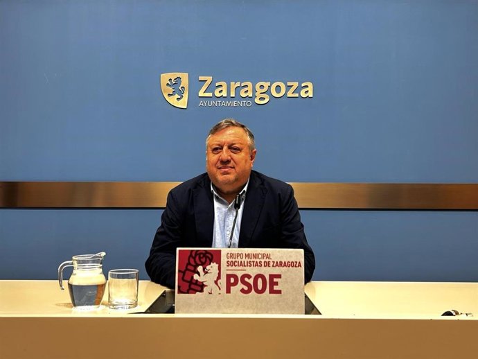 El Concejal Socialista En El Ayuntamiento De Zaragoza Alfonso Gómez.