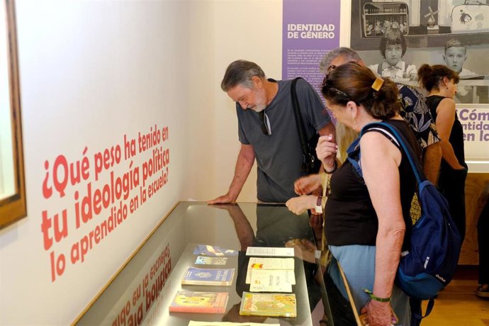.-La US Rescata La Memoria Escolar De Una Exposición Sobre Patrimonio Educativo En El Cicus.