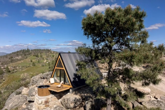 THEVAGAR COUNTRYHOUSE (BELMONTE, PORTUGAL)