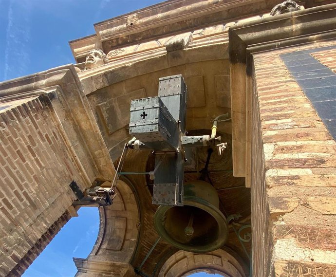 Detalle de una de las campanas de la Giralda.