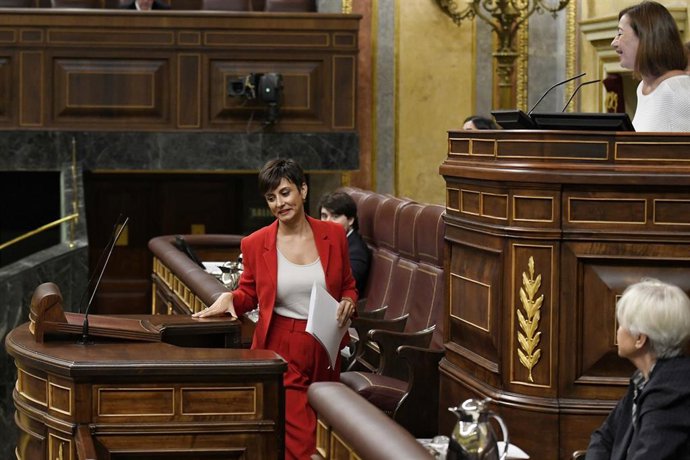 Archivo - La ministra de Vivienda, Isabel Rodríguez, interviene durante una sesión plenaria en el Congreso de los Diputados, a 23 de octubre de 2024, en Madrid (España). 