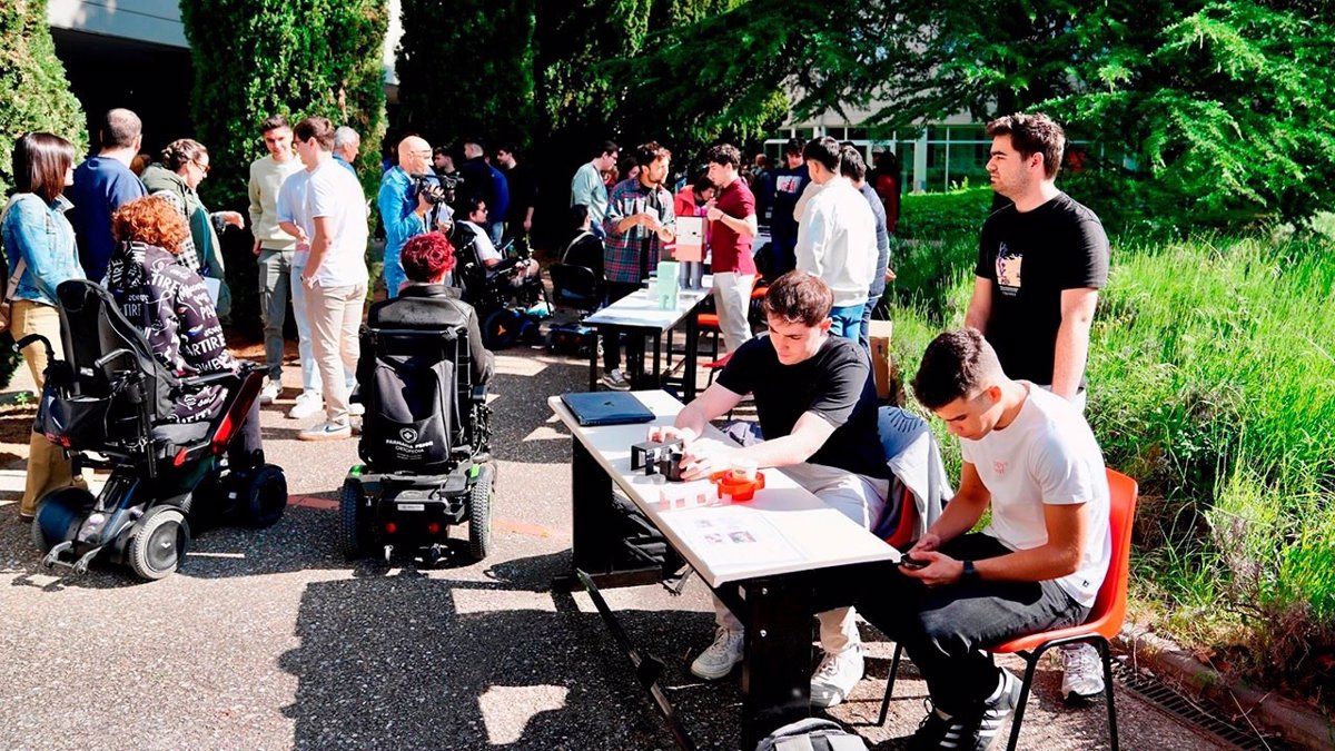 Feria de Ingeniería para Personas en Situación de Dependencia de la UR presenta 21 soluciones que mejoran la autonomía