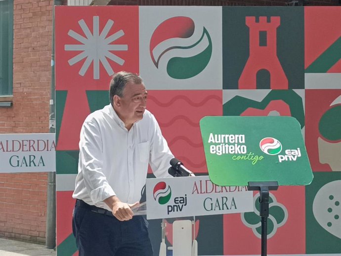 El presidente del EBB del PNV, Aitor Esteban, en la inauguración del batzoki de Azkoitia (Gipuzkoa)