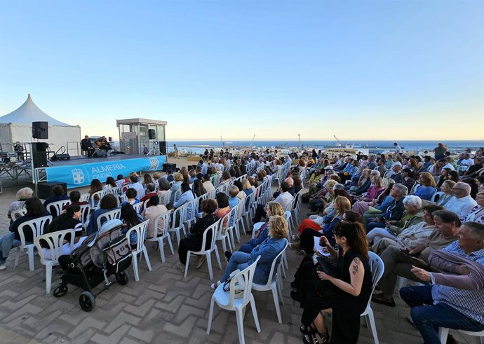 Bartolomé Cortes, Andreles Amador y el alumnado de Ana Alonso actúan en 'Atardeceres Flamencos' en Almería.