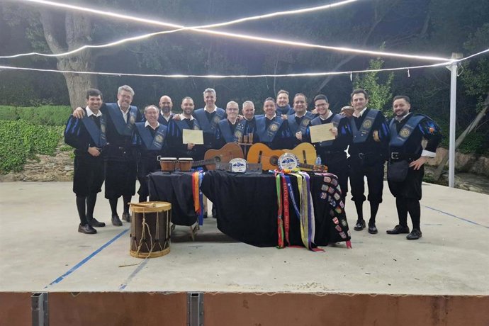 Componentes de la Tuna universitaria de Almería, durante su participación en el certamen de Nigüelas.