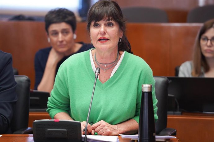 Archivo - La diputada del grupo del PP Elena Allué.