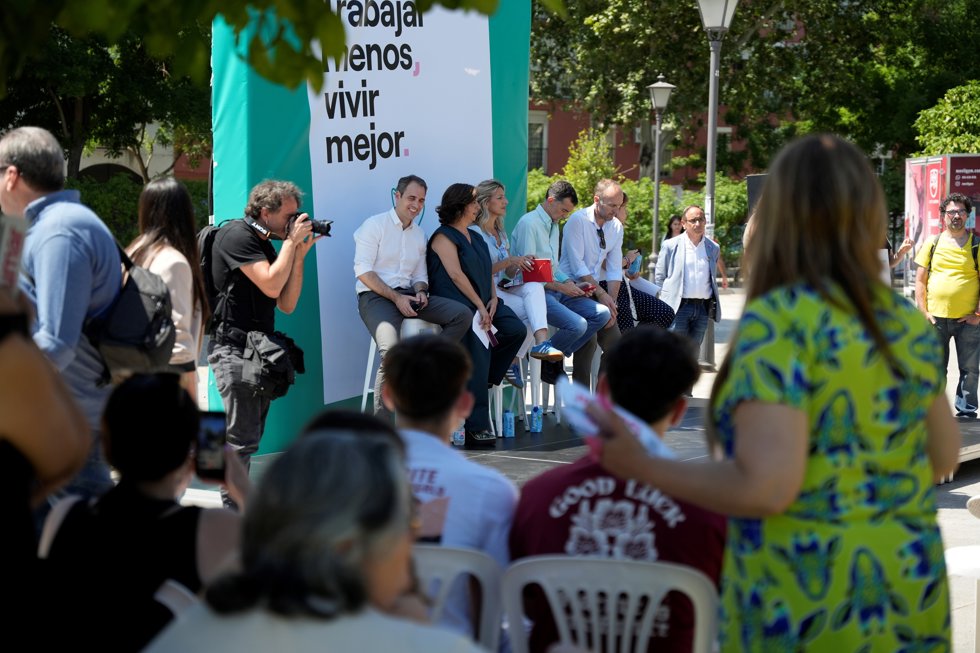 Movimiento Sumar e IU organizan un acto sobre la reducción de la jornada en Sevilla, a 25 de mayo de 2025 en Sevilla (Andalucía, España). 
