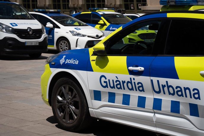 Archivo - Varios vehículos de la Guardia Urbana, a 16 de julio de 2024, en Barcelona, Catalunya (España)