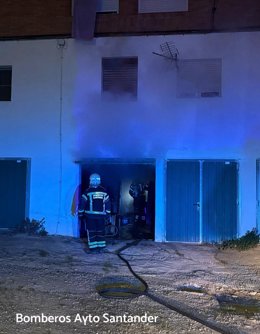 Sofocado un incendio de trastero en un edificio de Santander