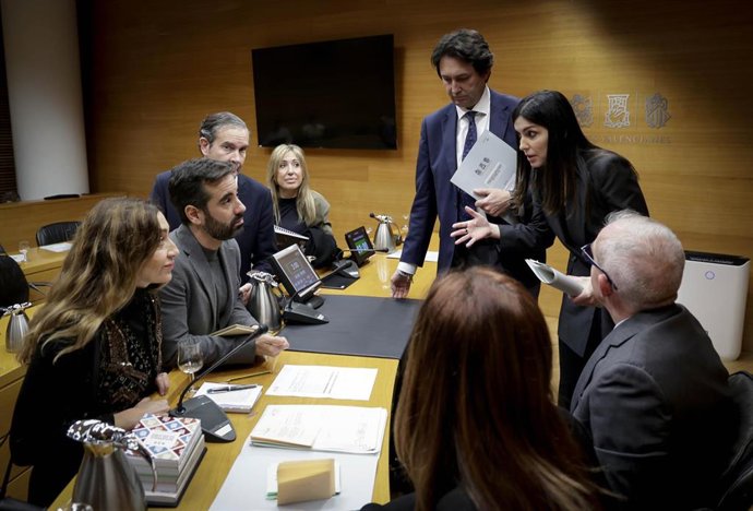 Archivo - Sesión constitutiva de la comisión de investigación de Les Corts sobre la dana del pasado 29 de octubre. Imagen de archivo