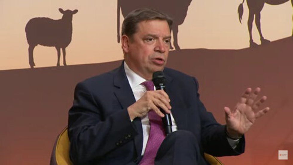 El ministro Luis Planas durante su participación en la Asamblea General de la OMSA.