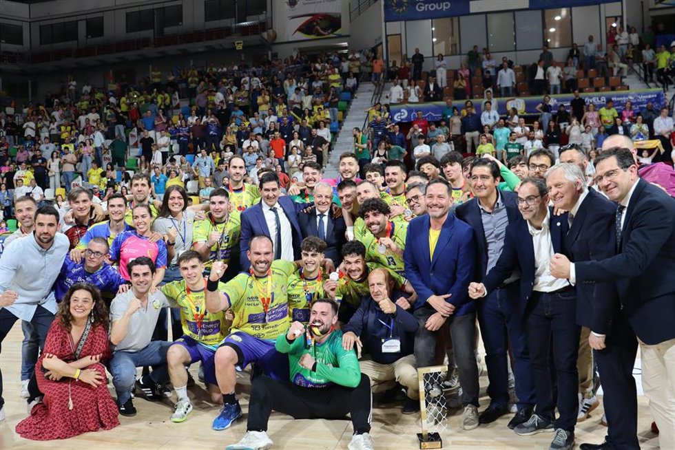 Ayuntamiento, Diputación y Junta felicitan al Balonmano Caserío de Ciudad Real por su ascenso a la liga Asobal.
