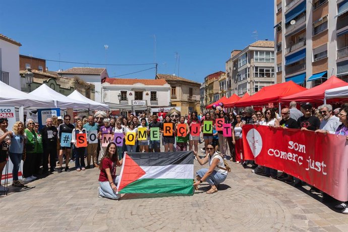 Terminan las celebraciones del Día Mundial del Comercio Justo con una gran fiesta en la plaza de Patraix de València
