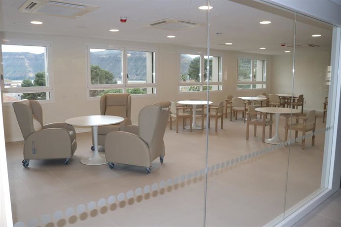 Archivo - Una de las salas de la Residencia de Personas Mayores y Centro de Día 'Magda Godia'.