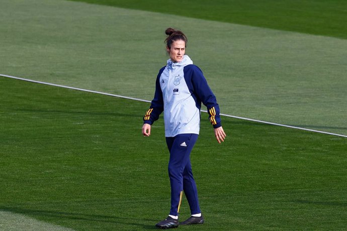 Archivo - Montse Tome looks on during the training session of the Spanish women's team ahead of the UEFA Women's Nations League matches against Belgium and England at Ciudad del Futbol on February 18, 2025, in Las Rozas, Madrid, Spain.